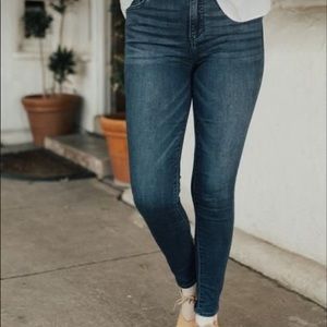 nwot Carly Jean Los Angeles Bailey Skinny Jeans